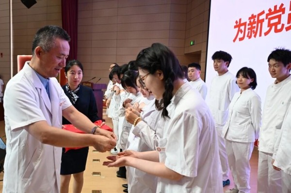 北京口腔医院党委召开庆祝中国共产党成立105周年暨“两优一先”表彰大会